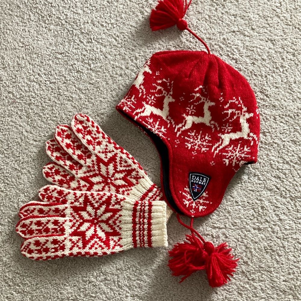Ski hat and gloves